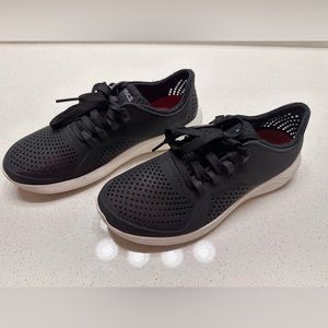 Crocs literide size 7.